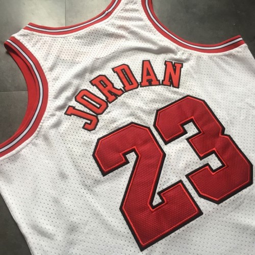 Men's Chicago Bulls Michael Jordan #23 Throwback White 1996-97 Hardwood Classics Player Jersey Men's Chicago Bulls Michael Jordan #23 Throwback White 1996-97 Hardwood Classics Player Jersey