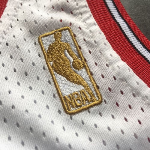 Men's Chicago Bulls Michael Jordan #23 Throwback White 1996-97 Hardwood Classics Player Jersey Men's Chicago Bulls Michael Jordan #23 Throwback White 1996-97 Hardwood Classics Player Jersey