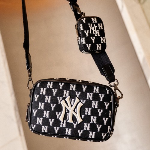 MONOGRAM JACQUARD MINI CROSS BAG NEW YORK YANKEES MONOGRAM JACQUARD MINI CROSS BAG NEW YORK YANKEES