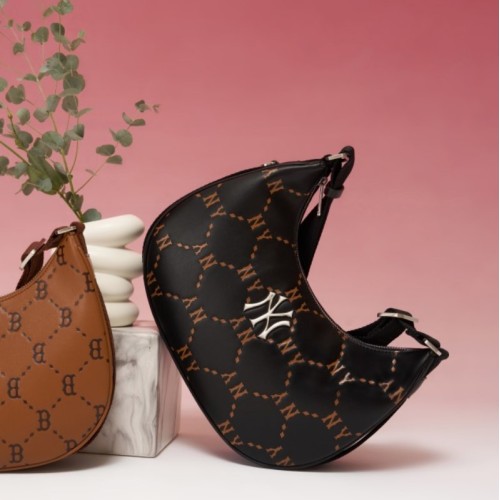 Dia MONOGRAM PU Embo L-Hobo Bag NEW YORK YANKEES Dia MONOGRAM PU Embo L-Hobo Bag NEW YORK YANKEES