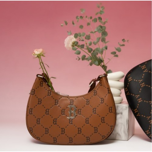 Dia MONOGRAM PU Embo L-Hobo Bag BOSTON REDSOX Dia MONOGRAM PU Embo L-Hobo Bag BOSTON REDSOX