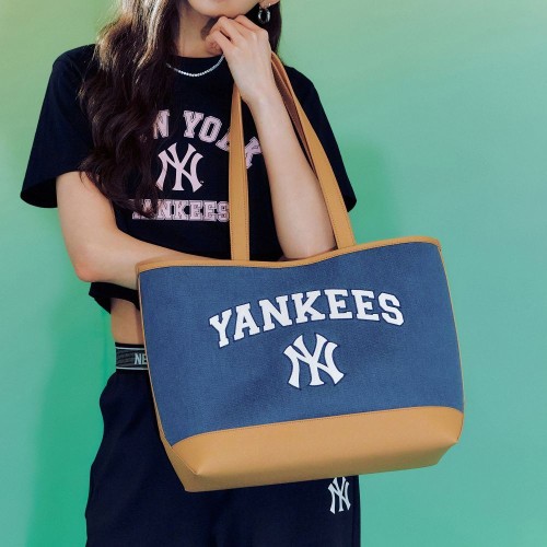 Varsity Basic Canvas L-Tote Bag NEW YORK YANKEES Varsity Basic Canvas L-Tote Bag NEW YORK YANKEES