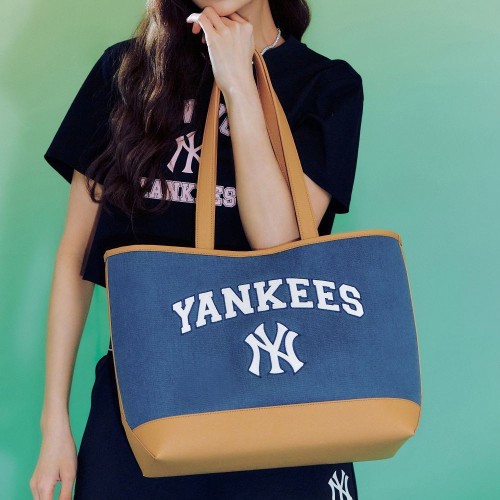 Varsity Basic Canvas L-Tote Bag NEW YORK YANKEES Varsity Basic Canvas L-Tote Bag NEW YORK YANKEES