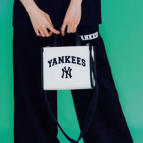 Varsity Basic Canvas S-Tote Bag NEW YORK YANKEES Varsity Basic Canvas S-Tote Bag NEW YORK YANKEES