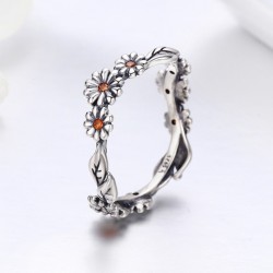 Daisy's Song Statement Ring