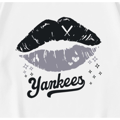 Funny Lips Yankees Baseball Team   T-Shirt